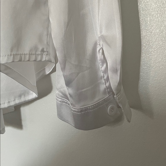 Elegant White Satin Blouse - Picture 3 of 5